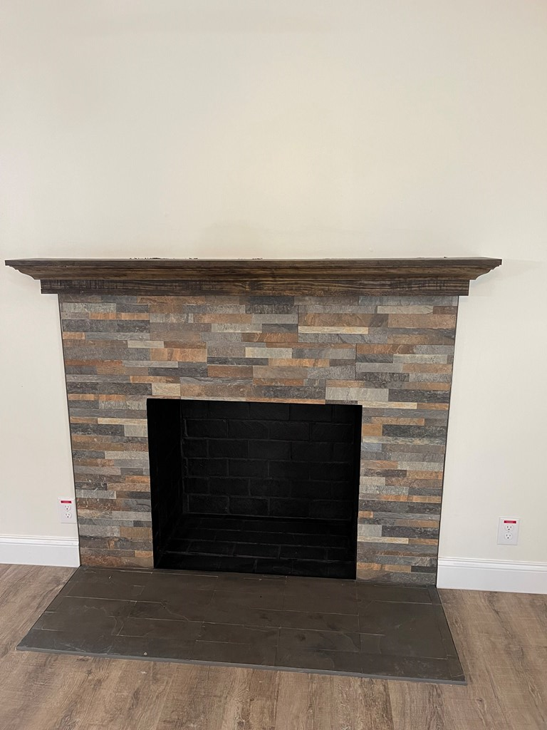 Fireplace with tile 